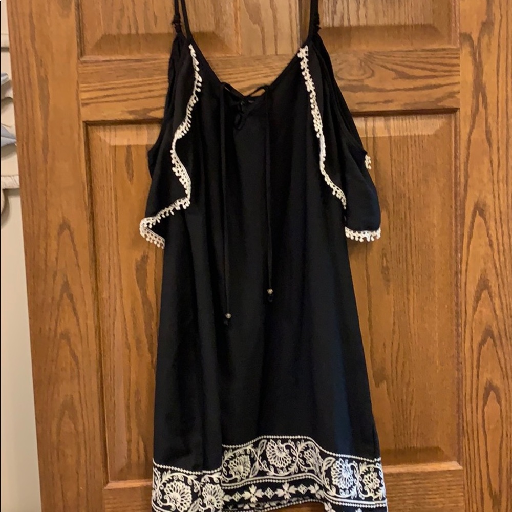 Cold should black and white dress